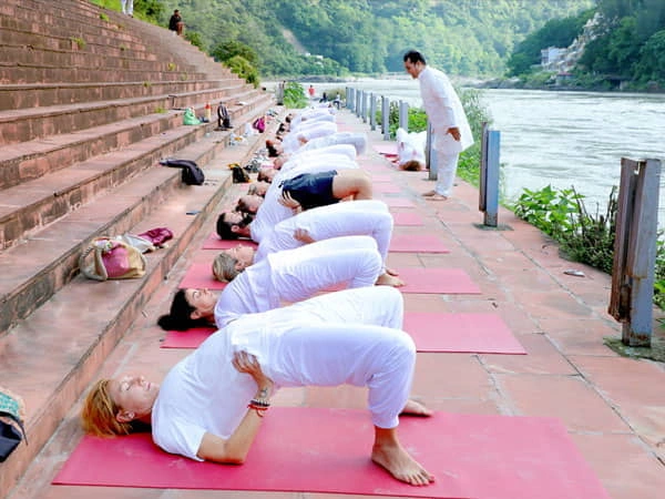 200 hour yoga teacher training in rishikesh